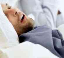 Srednja spalne apneje: zdravljenje, simptomi, vzroki, diagnoza