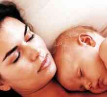 Dojenček in spanje mater