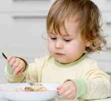 Otrok poje malo, starih od 1 leta do 3 let