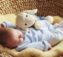 Novorojenček spanja do enega leta po mesecih