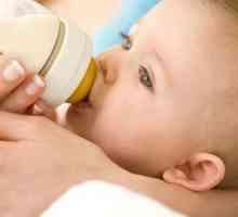 Mešani hranjenje novorojenčka otroka (dojenje in steklenice)