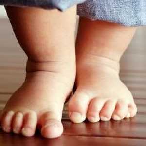 Ko otrok začne hoditi, kako poučevati otrok hoditi, prvi čevelj