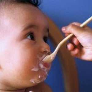 Otroška prehrana mora biti redno in raznoliko