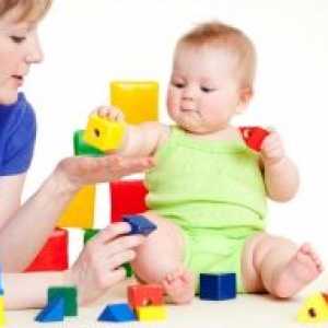 Razvoj otroka od 1 leta do 1 leto in 3 mesece: motorične sposobnosti, ustvarjalnost, verbalno,…