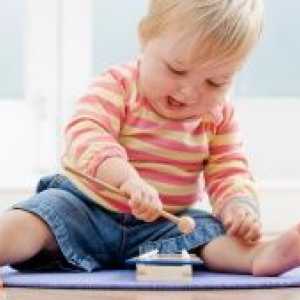 Razvoj otroka od 1. in 10 mesecev do 2 let: motorične sposobnosti, ustvarjalnost, verbalno,…