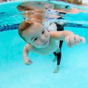 Kako se naučiti plavati otroka? Mnogi starši poskušajo naučiti svoje otroke plavati čim prej.