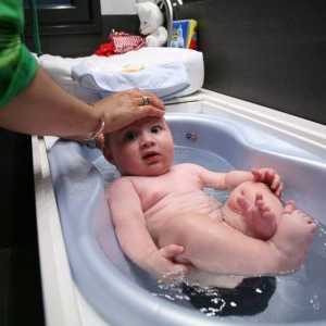 Optimalna starost za dojenčke začeti kopanje v kopeli je starost 2-3 tedne. Plavati od rojstva.…